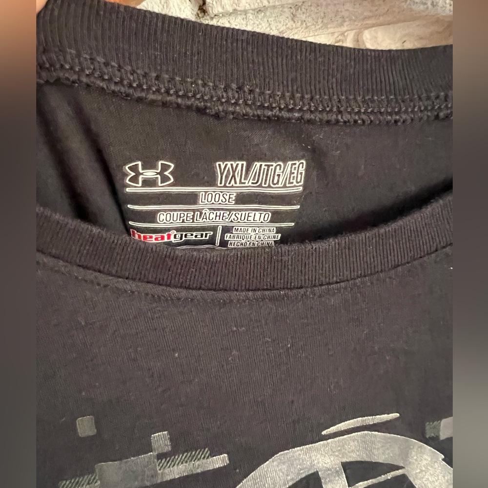 Youth XL under armour t-shirt - Picture 3 of 3